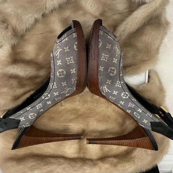 LOUIS VUITTON DENIM MONOGRAM HEELS Fit like 8.5-9 - Picture 3 of 9